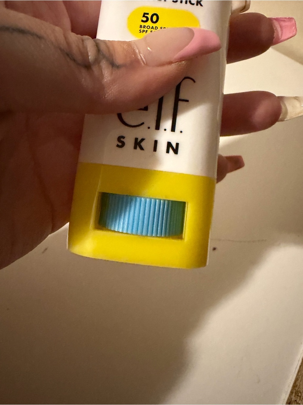 ELF Yellow & White Sunto uchable Invisi Clear Sunscreen Stick SPF 50 - Picture 4 of 5
